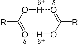 Liaison hydrogène entre des molécules d'acides.