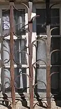 Grille en épis, tranchée à chaud, au burin