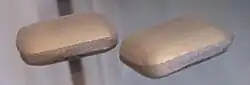 photo de 2 briquettes de nickel