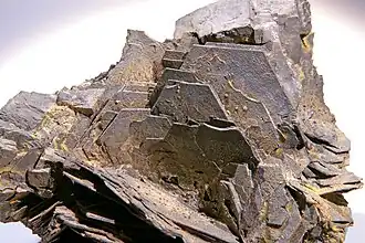 Pyrrhotite (10&nbsp;×&nbsp;10&nbsp;cm). Mine de Santa Eulalia (État de Chihuahua, Mexique).