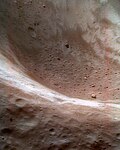 Image en fausses couleurs de la surface d'Éros prise depuis une altitude de 50 km.