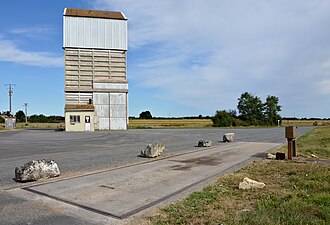 Pont-bascule du silo de La Chapelle-Bâton.