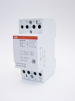 Contacteur de petite puissance tétrapolaire.