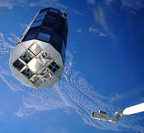 Le satellite LDEF, qui emporte 50 expériences, sera ramené sur Terre 5 ans après avoir été placé en orbite.
