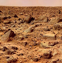 Sol jonché de rochers volcaniques vu par Mars Pathfinder le 8 septembre 1999.