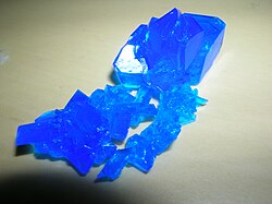 Autres cristaux de sulfate de cuivre.