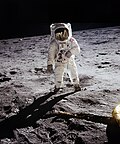 Photographie iconique d'un astronaute sur la Lune.