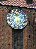 Horloge « du doigt de Dieu » à Toruń en Pologne.