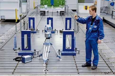 Le FARO Laser Tracker Vantage est un laser de poursuite compact et léger utilisé pour des mesures de génie civil.