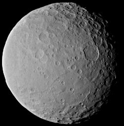 Une face de Cérès, vue par Dawn le 19 février 2015 à environ 46 000 km de distance.