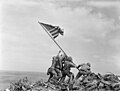Raising the Flag on Iwo Jima, par Joe Rosenthal.