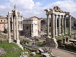 Vue du Forum de Rome : temple de Vespasien à gauche, temple de Saturne à droite.