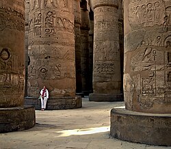 Grande salle hypostyle du temple d'Amon-Rê à Karnak. Séthi Ier.