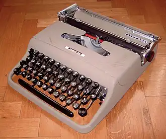 Machine à écrire Lettera 22 (1949) de Marcello Nizzoli&nbsp;(it)