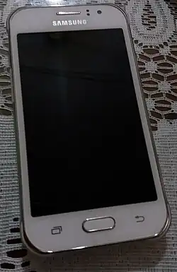 Un téléphone éteint de couleur blanc