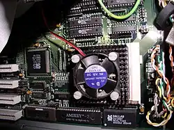 Un processeur socket 4 installé sur une carte mère