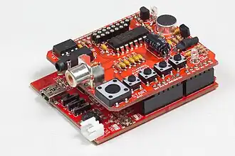 Carte d'extension de type Shield connecté directement sur les ports GPIO d'une Arduino.