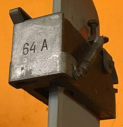 Témoin mécanique de courant de terre en position enclenchée, signe d'une situation normale.