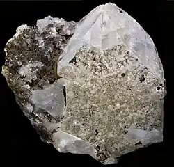Adulaire (orthoclase) - Macle de Manebach - Adula Monts, Tessin, Suisse (7 × 6,5 cm)