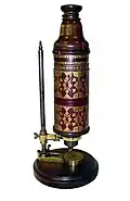 Le microscope de Robert Hooke. National Museum of Health and Medicine Collection Billings, Silver Spring, Maryland.