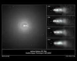 Dans la Galaxie NGC 3862, un jet extragalactique de matière projeté à une vitesse proche de la vitesse de la lumière peut être observé dans un angle particulier.