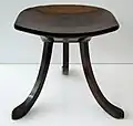 Un tabouret à trois pattes n'est jamais bancal : solution isostatique.