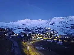 Alpenglow sur le Cheval Noir depuis Saint François Longchamp en France.