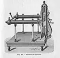 Machine de Ramsden à disque en verre, frotteurs en cuir, peignes collecteurs et éclateur à l'arrière.