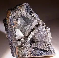 Pyrite - Macle en « Croix de fer » - Mine de Batère, Pyrénées Orientales - France (7 × 5 cm)