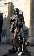 Statue devant le musée des arts et métiers à Paris.